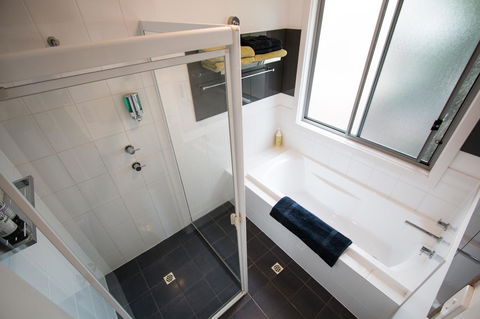 Coorong Waterfront Retreat - Australian Directory 11
