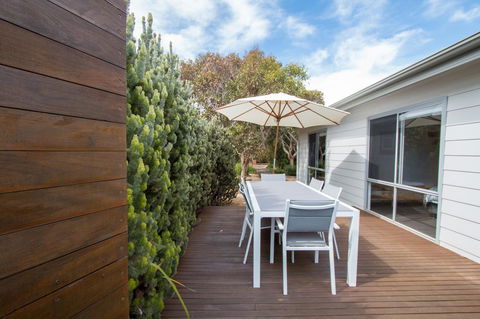 Coorong Waterfront Retreat - Australian Directory 16
