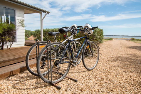 Coorong Waterfront Retreat - Australian Directory 5
