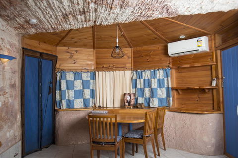 Ali's Underground - Australian Directory 6