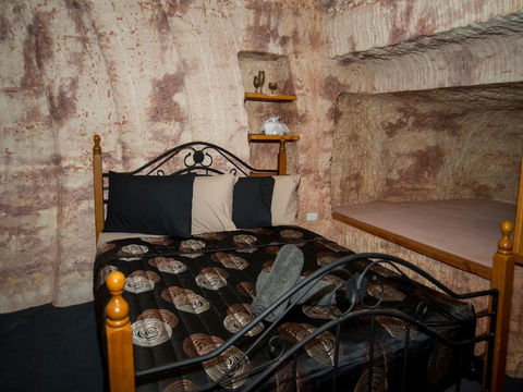 Ali's Underground - Australian Directory 8