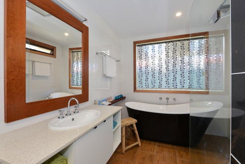 Trafalgar Premium Vintage Suites - Australian Directory 5