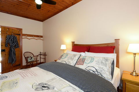 Trafalgar Premium Vintage Suites - Australian Directory 23
