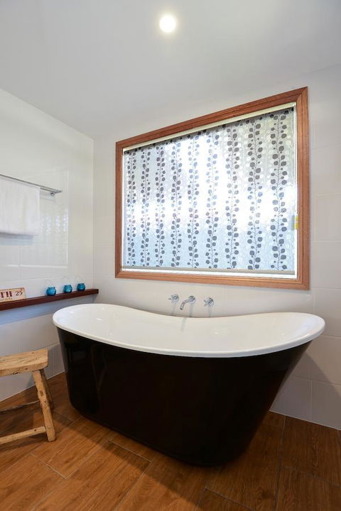 Trafalgar Premium Vintage Suites - Australian Directory 2