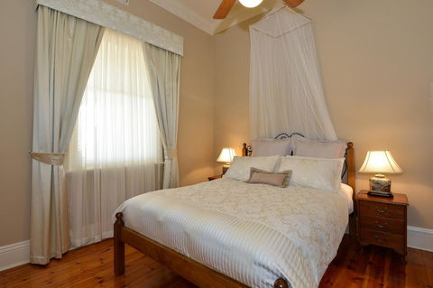 Trafalgar Premium Vintage Suites - Australian Directory 7