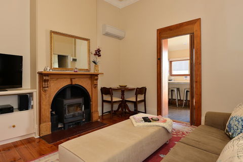 Trafalgar Premium Vintage Suites - Australian Directory 18
