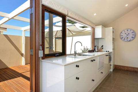 Trafalgar Premium Vintage Suites - Australian Directory 12