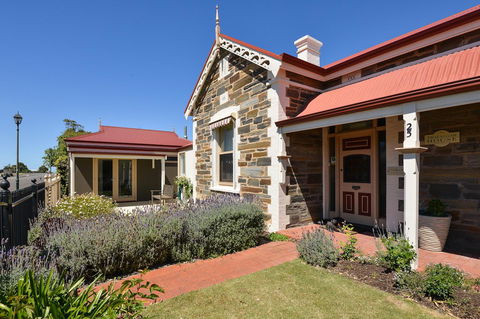 Trafalgar Premium Vintage Suites - Australian Directory 1