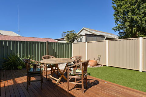 Trafalgar Premium Vintage Suites - Australian Directory 11