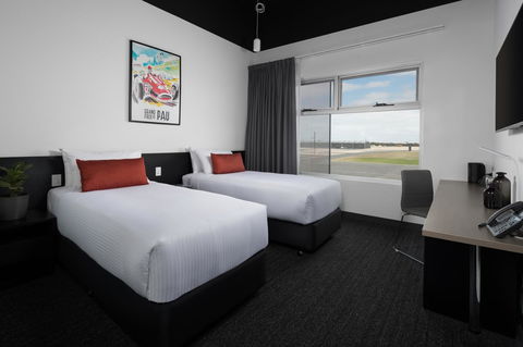 Rydges Pit Lane - Australian Directory 32