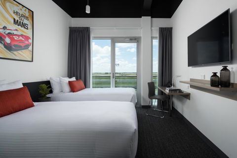 Rydges Pit Lane - Australian Directory 30