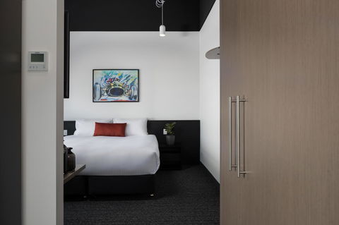 Rydges Pit Lane - Australian Directory 24