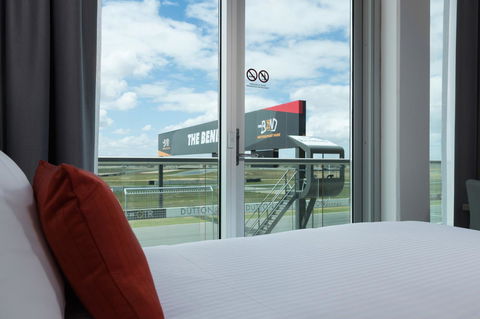 Rydges Pit Lane - Australian Directory 22