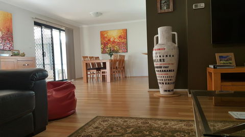 Jacaranda Homestay - Australian Directory 5