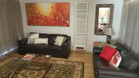 Jacaranda Homestay - Australian Directory 7