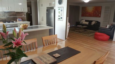Jacaranda Homestay - Australian Directory 3