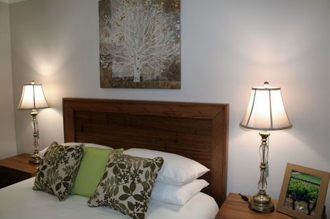 Jacaranda Homestay - Australian Directory 9