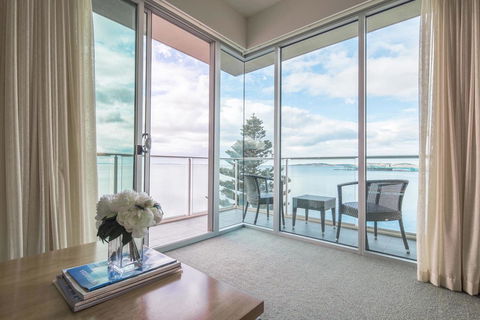 Port Lincoln Hotel - Australian Directory 12