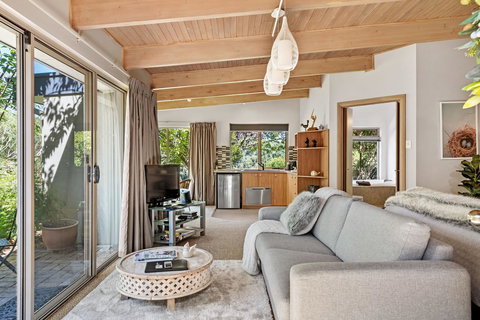 Adelaide Hills Retreats - Australian Directory 18