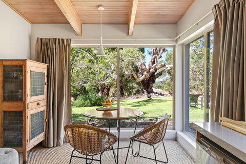 Adelaide Hills Retreats - Australian Directory 22