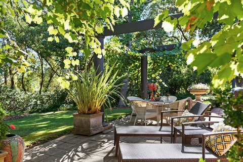 Adelaide Hills Retreats - Australian Directory 40