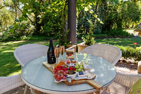 Adelaide Hills Retreats - Australian Directory 14