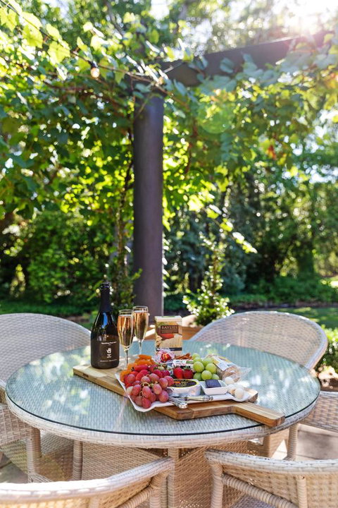 Adelaide Hills Retreats - Australian Directory 39