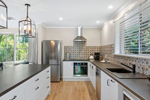 Adelaide Hills Retreats - Australian Directory 38