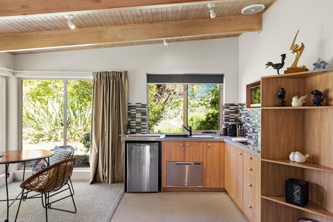 Adelaide Hills Retreats - Australian Directory 24