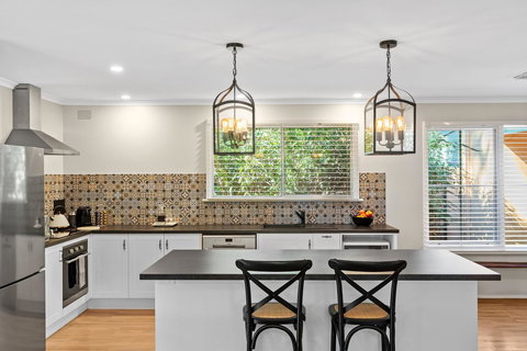 Adelaide Hills Retreats - Australian Directory 23