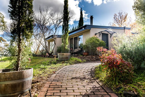 Adelaide Hills Retreats - Australian Directory 42