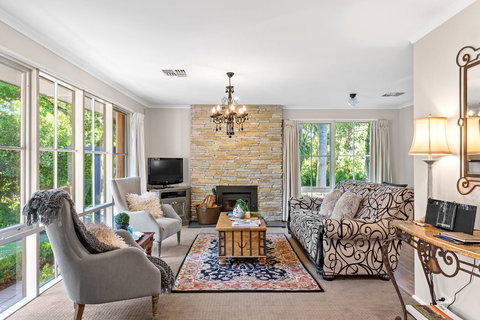 Adelaide Hills Retreats - Australian Directory 25