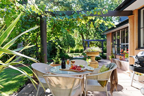 Adelaide Hills Retreats - Australian Directory 33