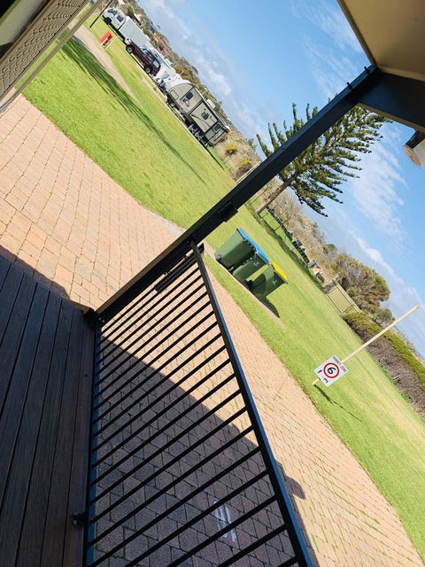 Moana Beach Tourist Park - Australian Directory 14