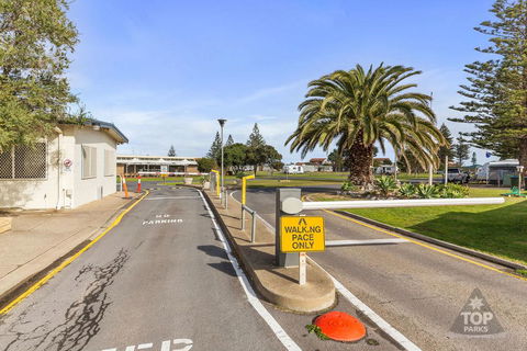 Moana Beach Tourist Park - Australian Directory 26