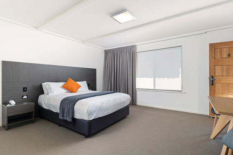 Mick O'Sheas - Australian Directory 4