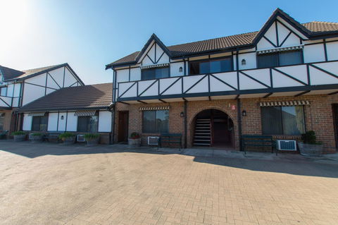 Mick O'Sheas - Australian Directory 36