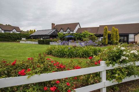 Mick O'Sheas - Australian Directory 31