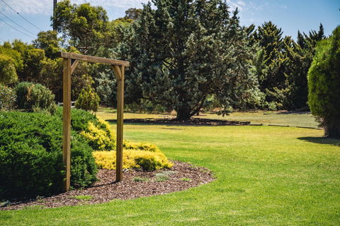 Mick O'Sheas - Australian Directory 34