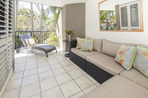 Julians Apartments - Australian Directory 33