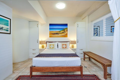 Julians Apartments - Australian Directory 42