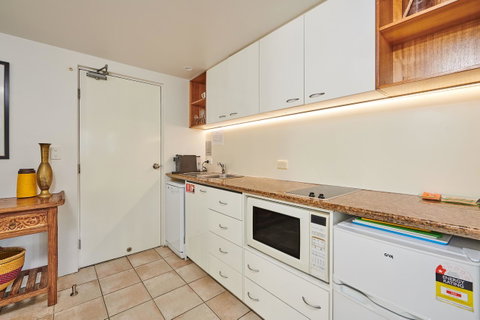 Julians Apartments - Australian Directory 10