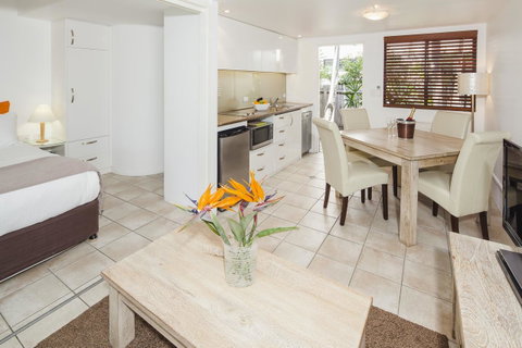 Julians Apartments - Australian Directory 18