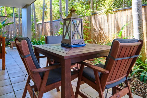 Julians Apartments - Australian Directory 1