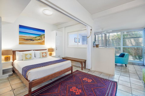 Julians Apartments - Australian Directory 6