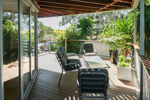 Valla's Beach House - Australian Directory 14