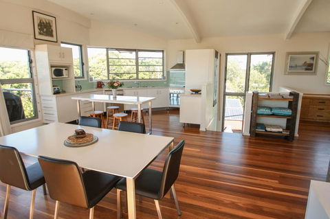Valla's Beach House - Australian Directory 10