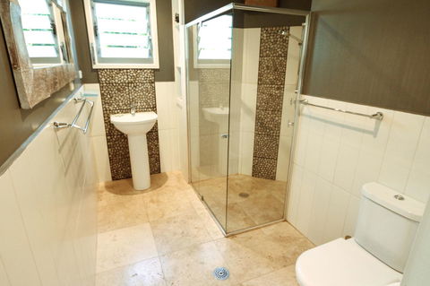 Valla's Beach House - Australian Directory 13
