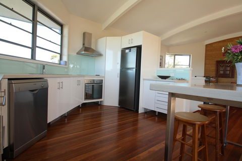 Valla's Beach House - Australian Directory 8