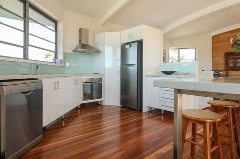 Valla's Beach House - Australian Directory 12